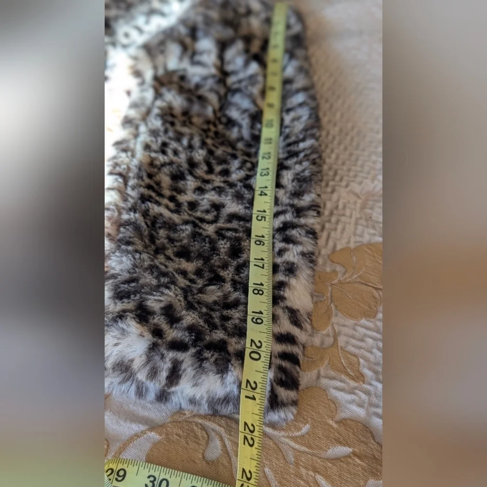 By & By Leopard Print Faux Fur Jacket Sz L Animal Print Cropped Style Sz L